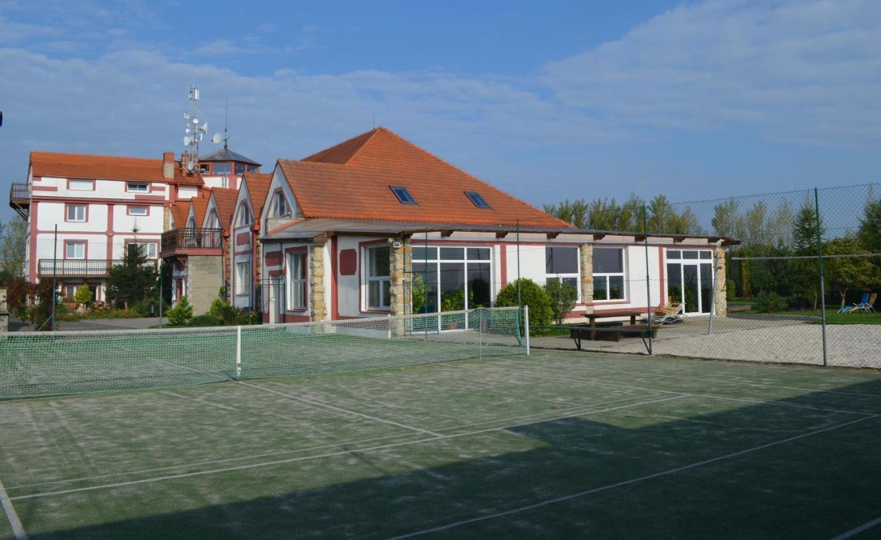 מלון Bakov nad Jizerou Famozclub מראה חיצוני תמונה